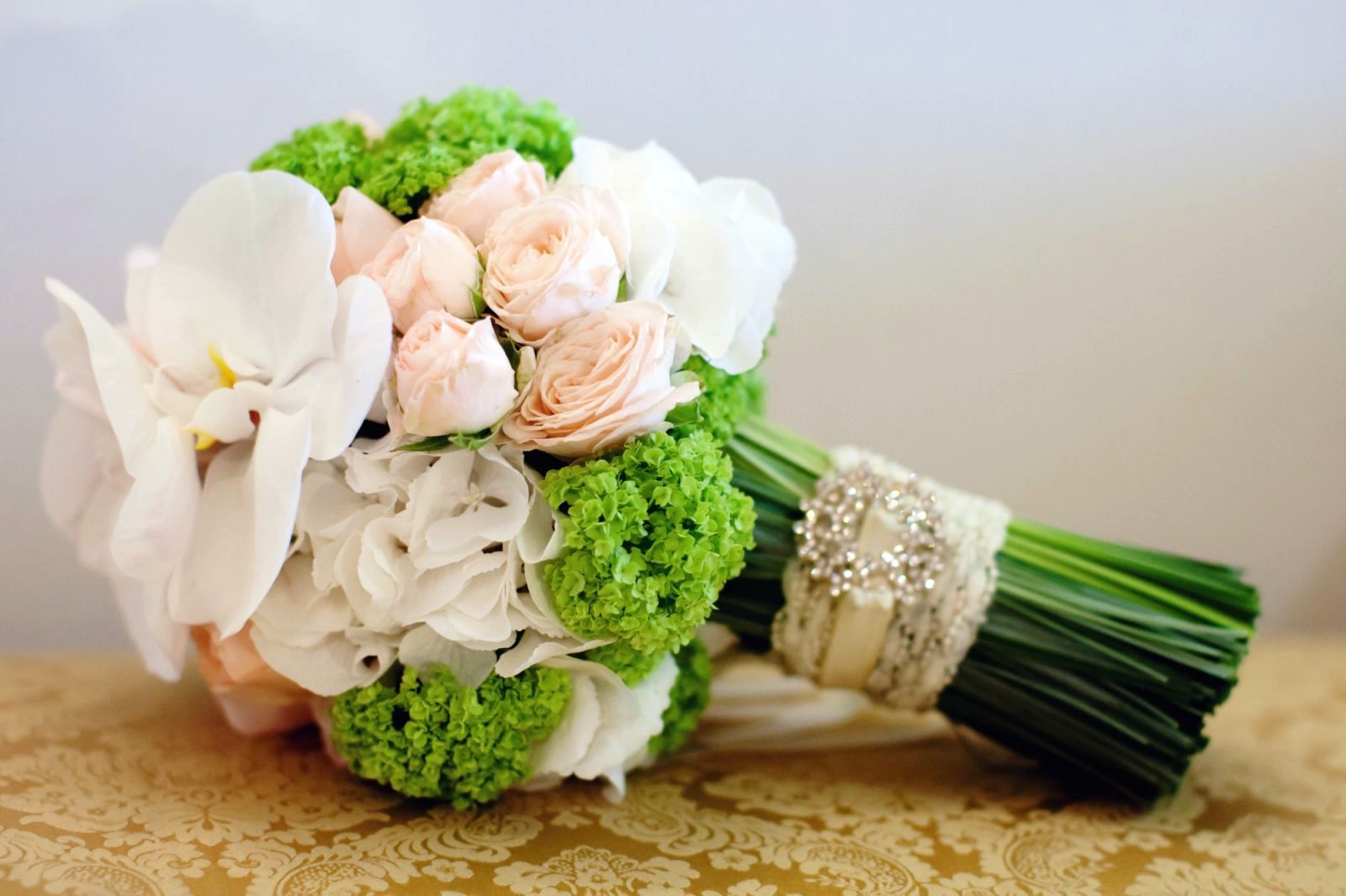 Свадебные букеты салона - цветыоптрозница